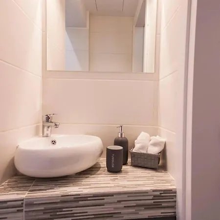 Exclusive New Modern At Syntagma Square Apartment